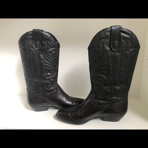 Size 8 black leather boots